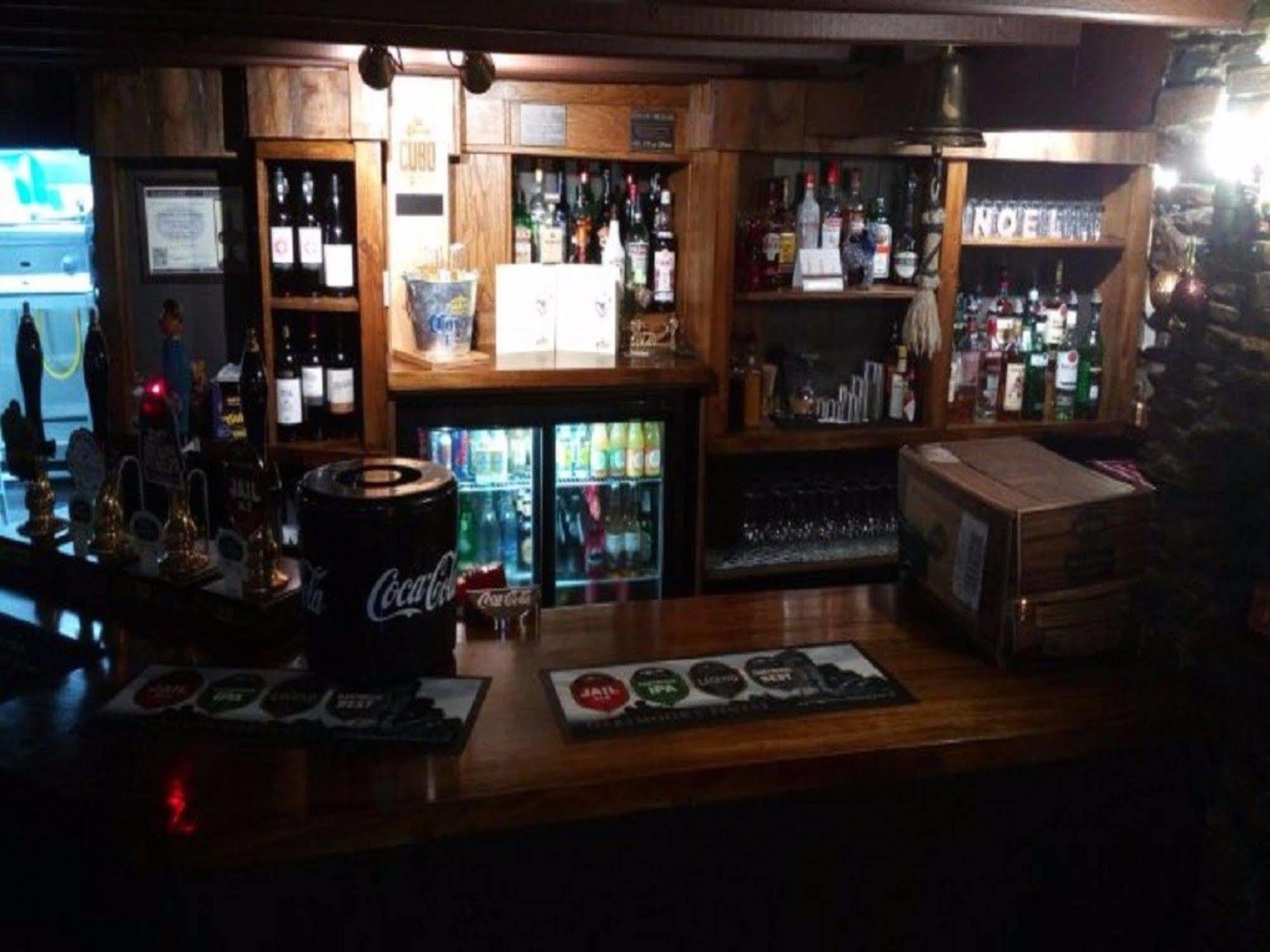 The Dolphin Inn Kingsbridge  Ngoại thất bức ảnh